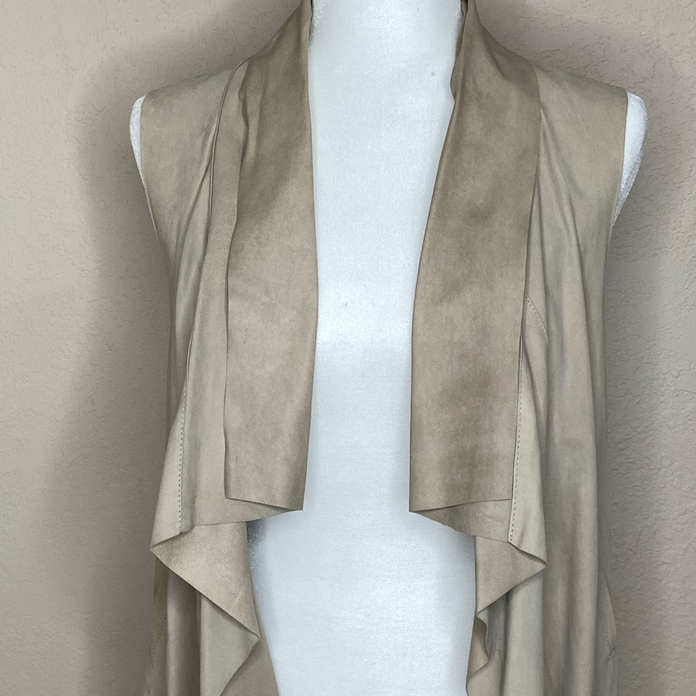 Vest - Picture 2 of 5